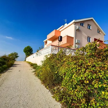 Komadina 596 Guest house 3*