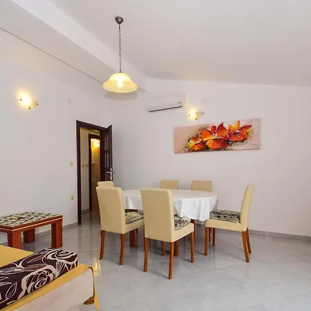 Komadina 596 Guest house