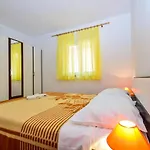 Komadina 596 3*