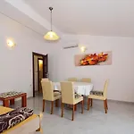 Komadina 596 Πανσιόν