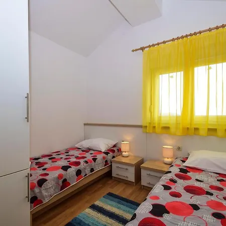 Komadina 596 Πανσιόν 3*