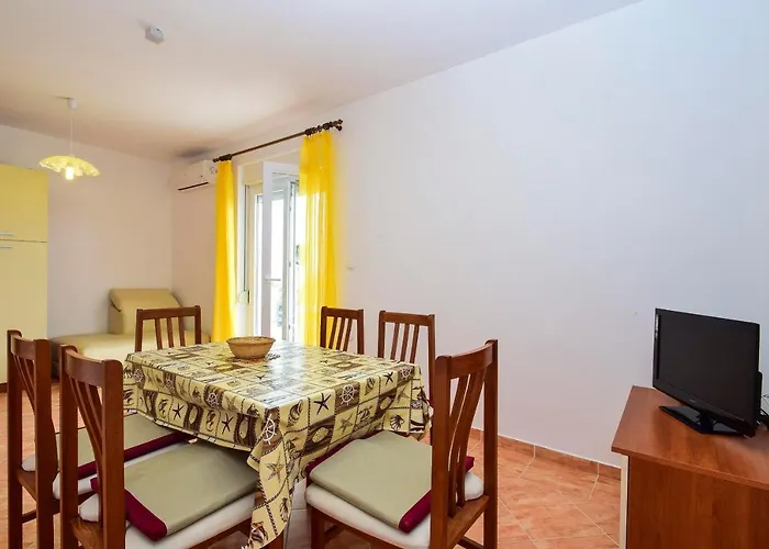 Komadina 596 Πανσιόν 3*