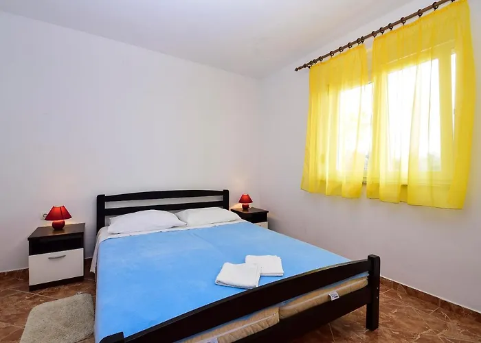 Πανσιόν Komadina 596 3*